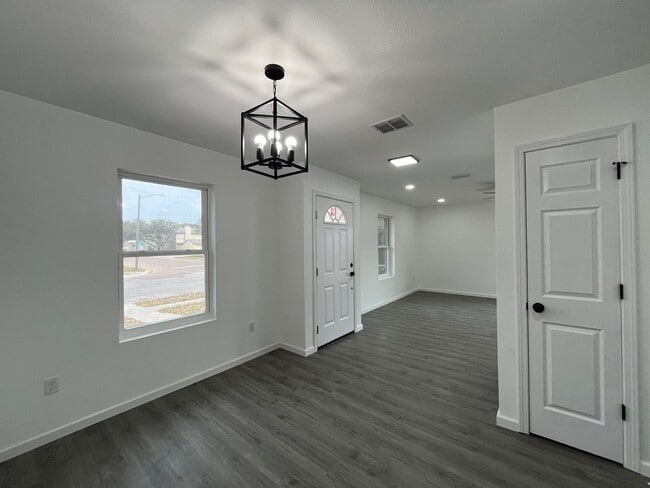 Building Photo - Award Winning Flour Bluff School District!!