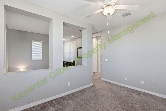 Building Photo - Charming 3-bed/3bath Gilbert Corner Lot Ho...