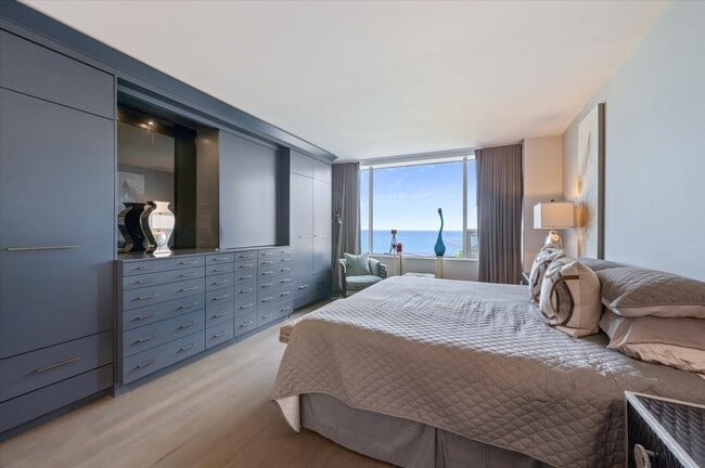 Building Photo - 1000 N Lake Shore Dr