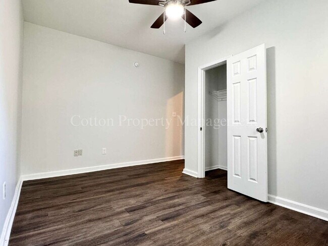 Building Photo - 2BR/1BA Nicely remodeled historic home in ...