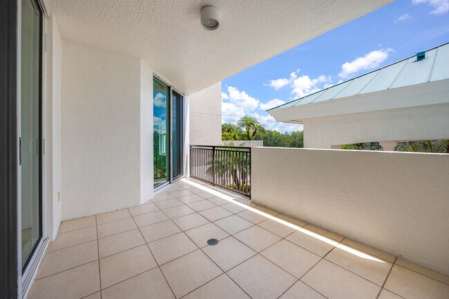 Building Photo - 455 Cove Tower Dr