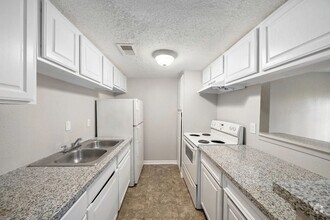 Building Photo - Newly Renovated 1 Bedroom 1 Bathroom  Avai...