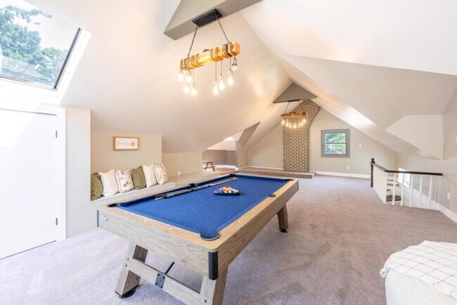 Building Photo - 139 W 4th Ave