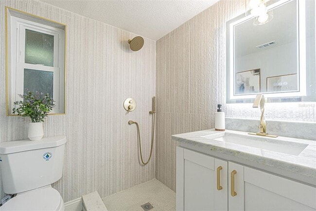 Building Photo - 6370 Conniewood Square