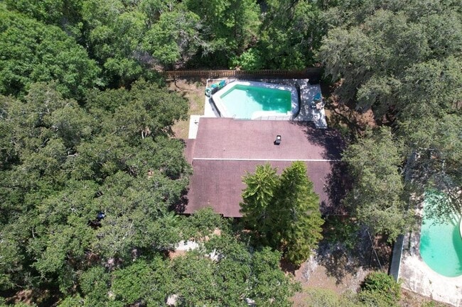 Building Photo - 12216 Noreast Lake Dr