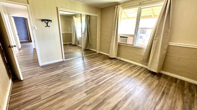 Building Photo - Available NOW - 3 Bedroom, 2 Bath, with a ...