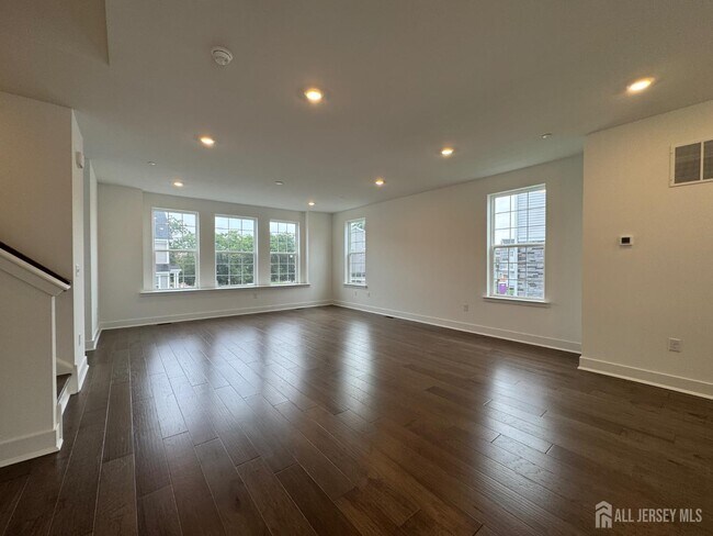 Building Photo - 71 Eastwood Ter