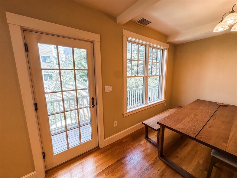 Building Photo - 15 York Pl