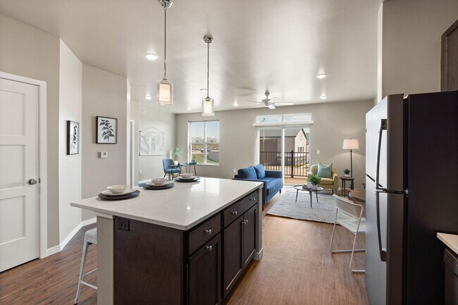 Building Photo - Very Large/Spacious 1-Bedroom/1.5-Bath, unit 104