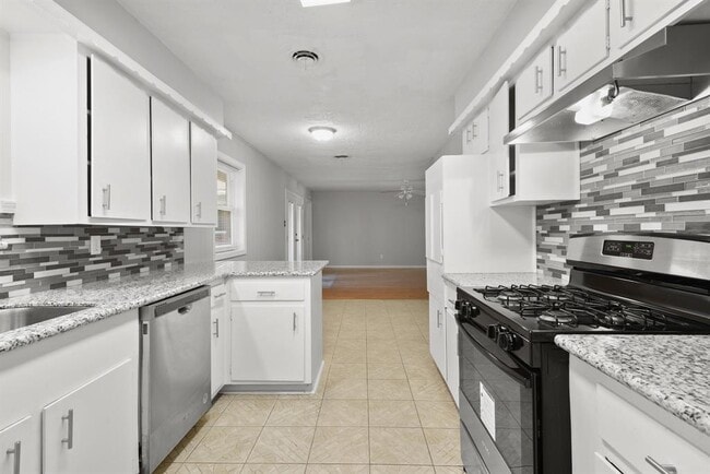 Building Photo - 1510 Narcille St