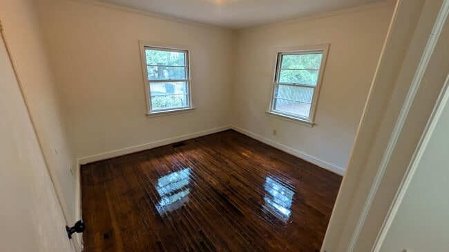 Building Photo - 1504 Hyman Ave