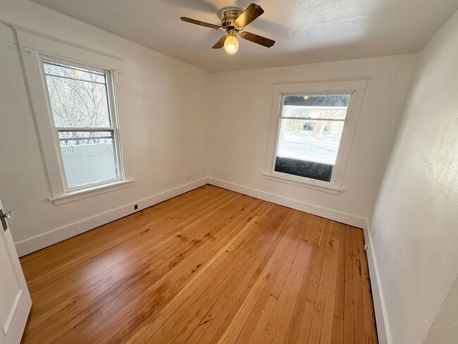 Building Photo - Beautiful Remodeled 2 Bedroom 1 Bathroom H...