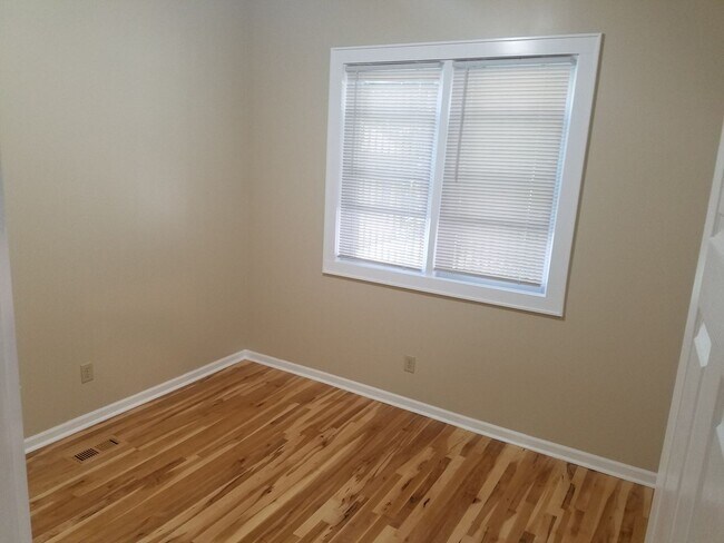 Building Photo - 524-24A E. Wright St.