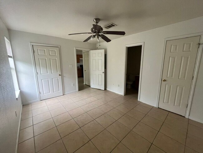 Building Photo - 3001 Cantabrian Dr