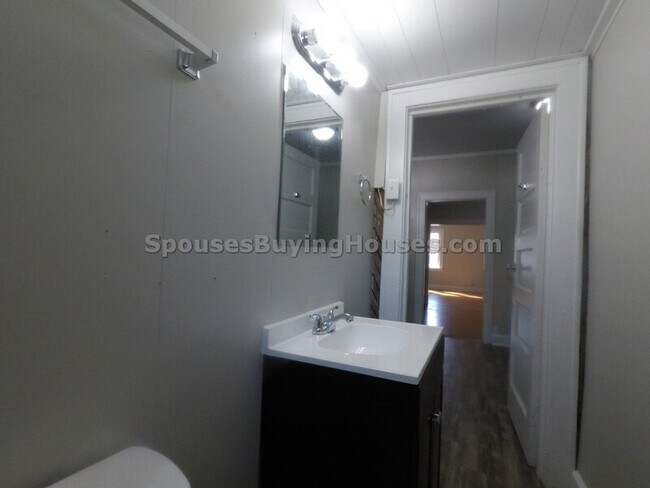 Building Photo - 810 Fairfield Ave