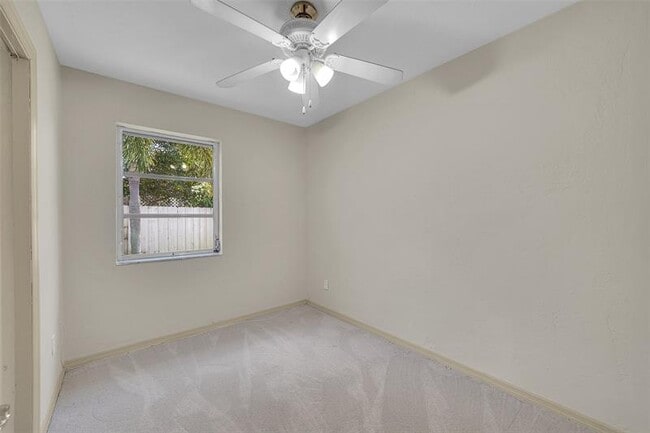Building Photo - 257 NE 45th Ct