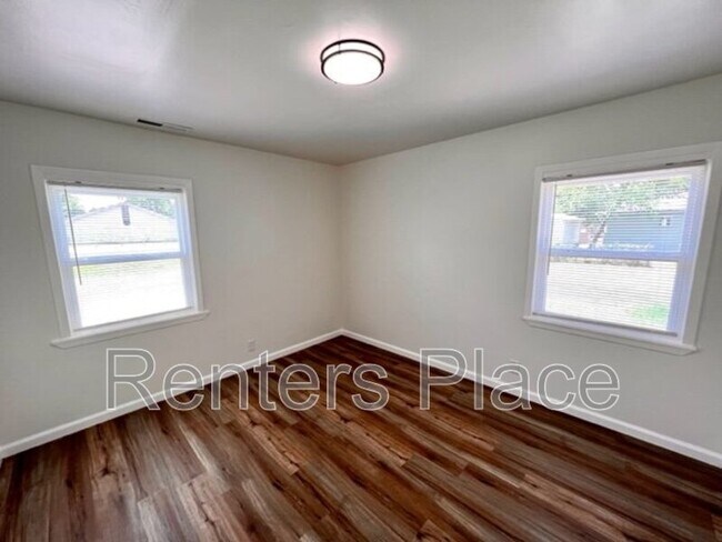 Building Photo - 5746 S Rockford Ave