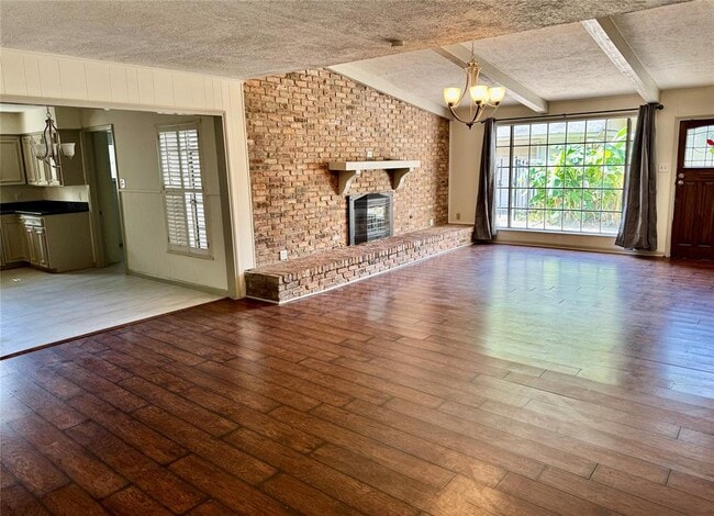 Building Photo - 304 Forrest St