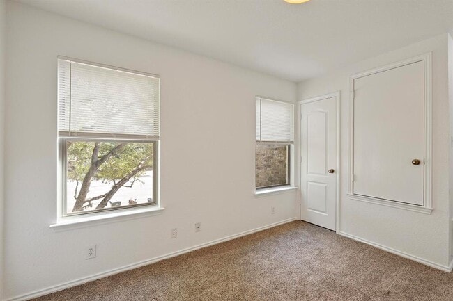 Building Photo - 200 Lexington