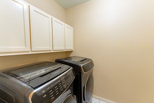 Building Photo - Spacious and stunning 4 bed 3.5 bath in Austin!!!