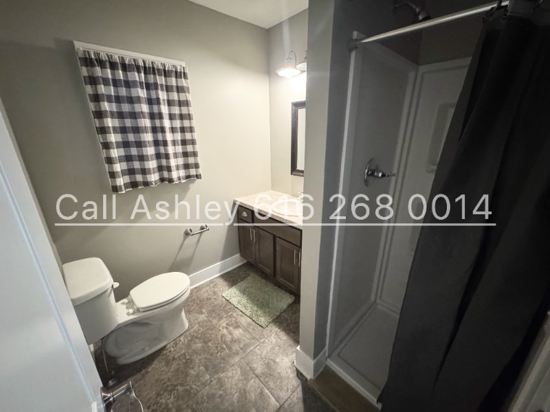 Building Photo - 1032 Logan St SE