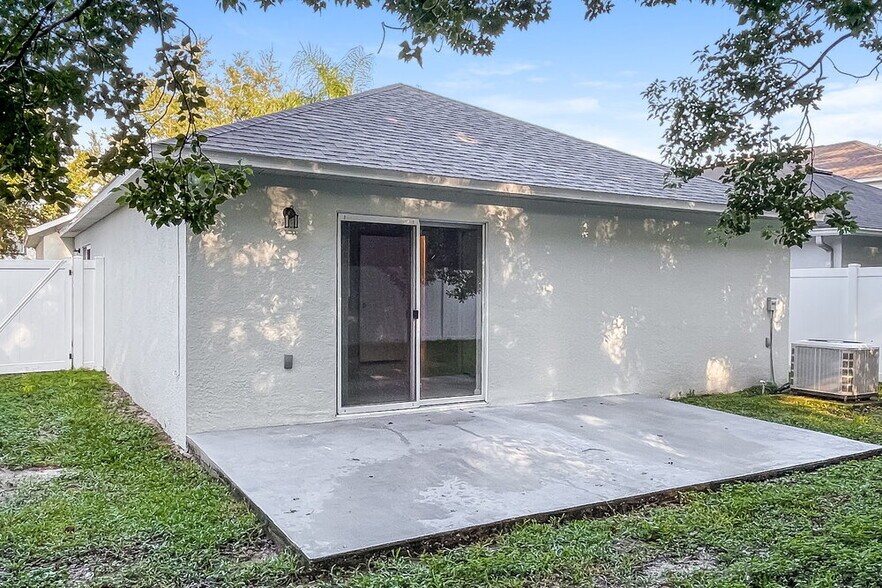 Building Photo - 10418 River Bream Dr