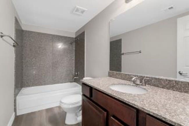 Building Photo - Bella Vita Condominium/Ground Floor/Upgraded/Minutes to the Strip