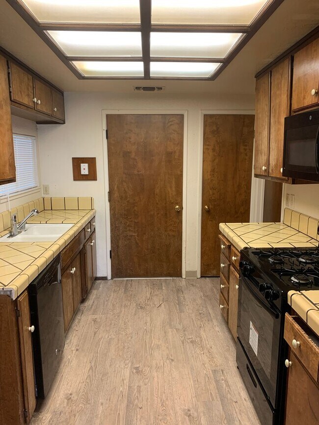 Building Photo - Beautiful home located in the heart of Turlock