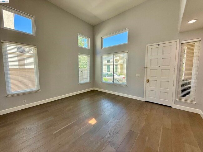 Building Photo - 4238 Diavila Ave
