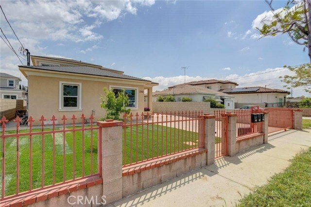 Building Photo - 3358 Angelus Ave
