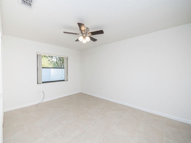 Building Photo - South Lakeland Duplex!