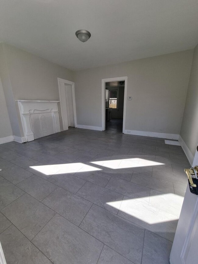 Building Photo - Newly Remodeled 2-Bed, 1-Bath Spacious Hou...