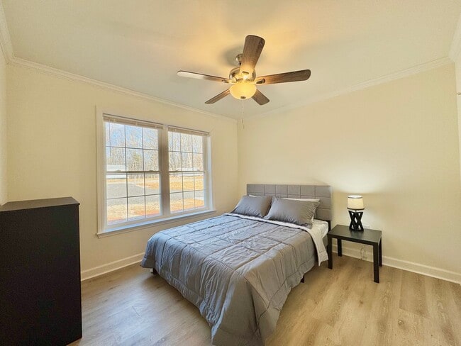 Building Photo - The Home You’ve Been Searching For! *Utili...
