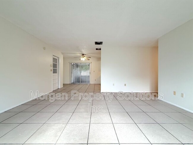 Building Photo - 1221 Poinsettia Ave