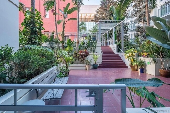 Building Photo - 1431 Pacific Hwy