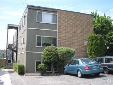 Building Photo - Skyline Units