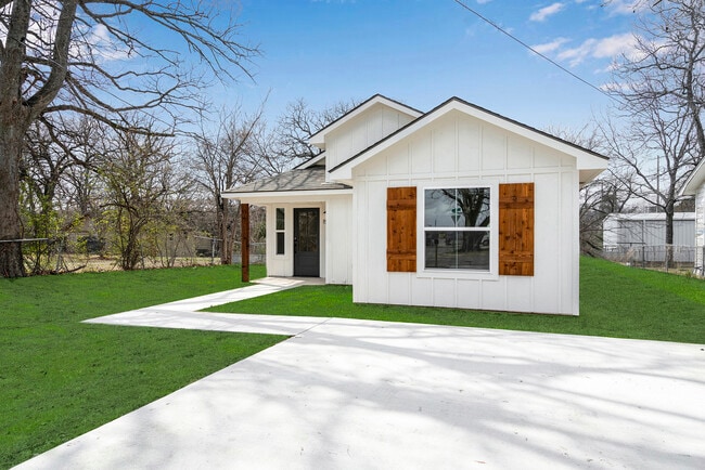 Building Photo - 1521 S Rusk Ave