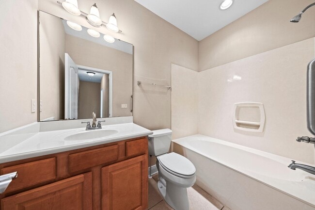 Building Photo - 528 Maple Ave