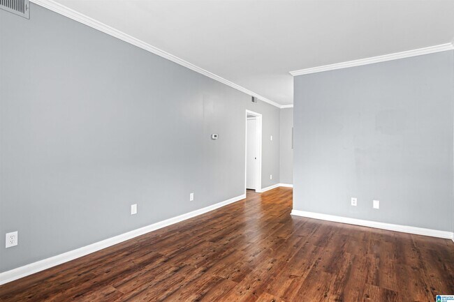 Building Photo - 5757 Hanover Cir