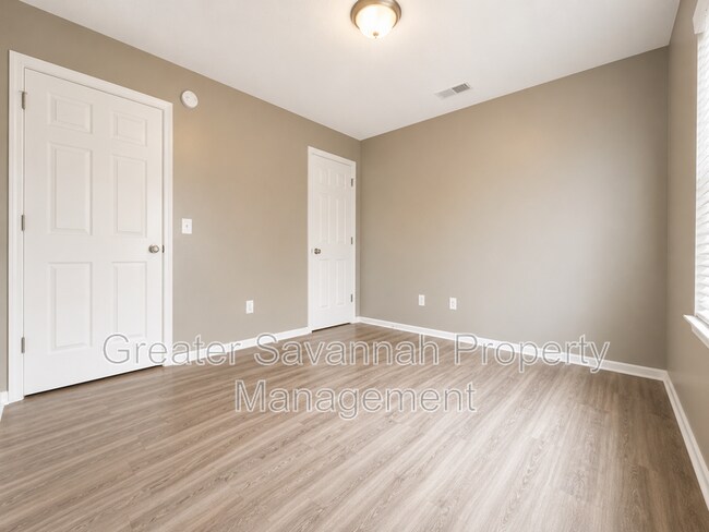 Building Photo - 109 Willow Dr