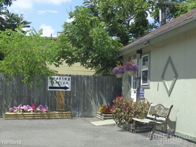 Building Photo - 4022 Montego Dr