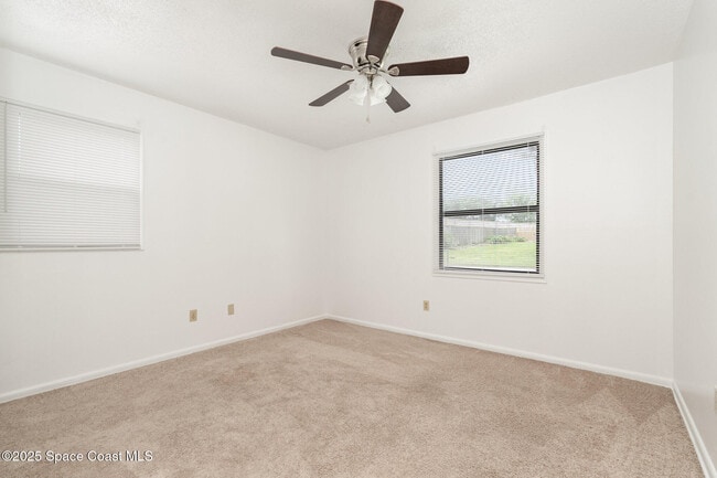 Building Photo - 4885 Cocoanut Dr