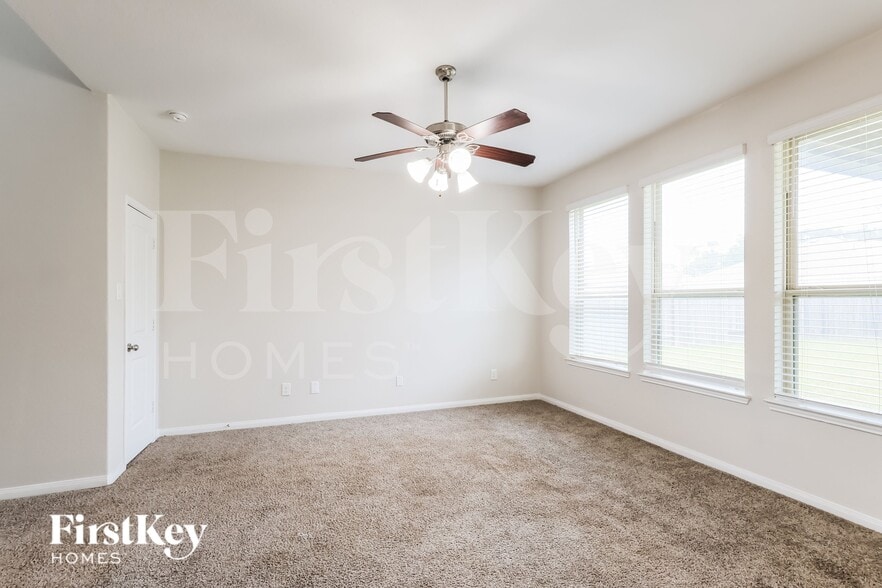 Building Photo - 15141 Meadow Glen S