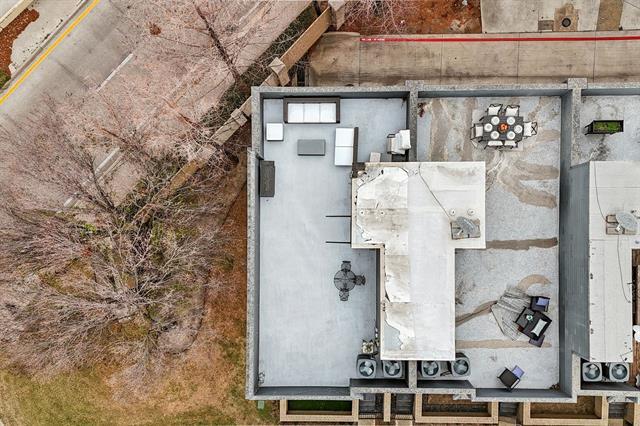 Building Photo - 3002 Zenia Dr