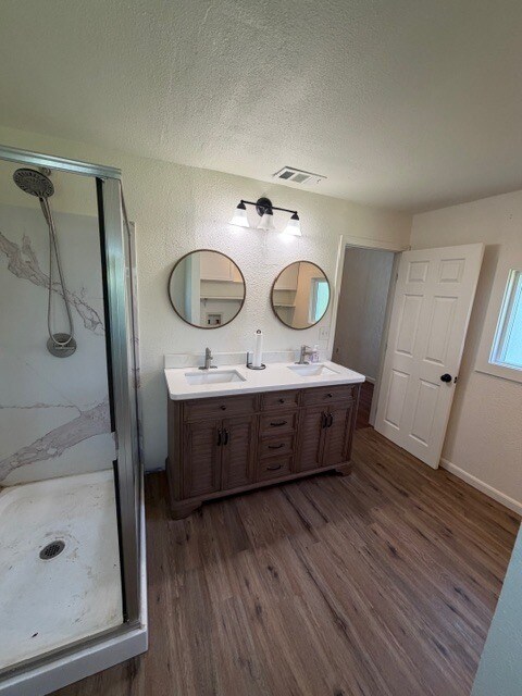 Building Photo - 10861 Live Oak Rd