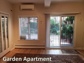 Building Photo - 528 Delancey St