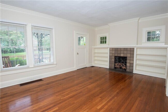 Building Photo - 5450 E Mountain St