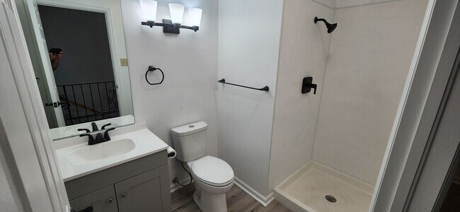 Building Photo - ALL PROSPECTIVE TENANTS MUST SUBMIT A $58 NON-REFUNDABLE APPLICATION FEE PER APPLICANT ONLINE AND...