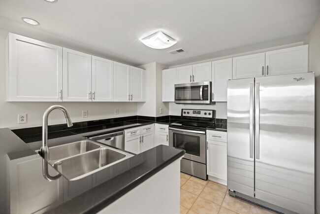 Building Photo - 777 7th St NW