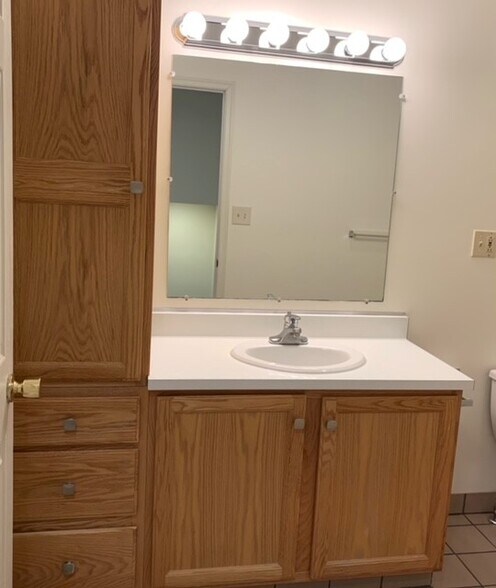 Full Bath - 5 Mruck St